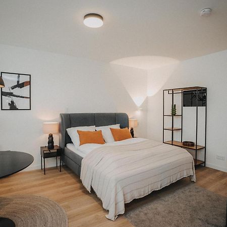 Downtown Apartment Mit Luxusbad Am Hafen Nur 5 Minuten Zu Fuss In Die Innenstadt Und Zum Bahnhof! Oldenburg Exteriör bild