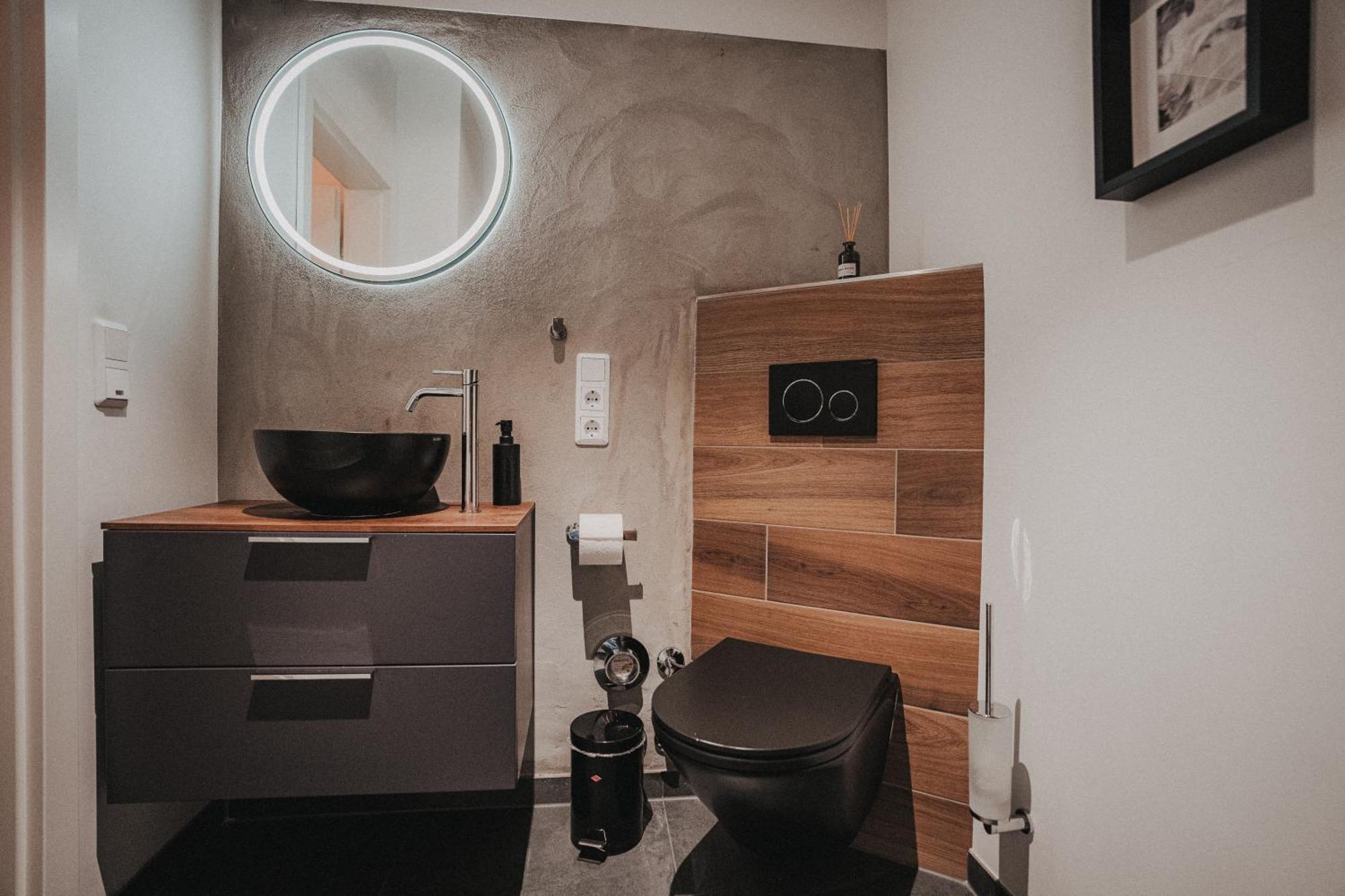 Downtown Apartment Mit Luxusbad Am Hafen Nur 5 Minuten Zu Fuss In Die Innenstadt Und Zum Bahnhof! Oldenburg Exteriör bild